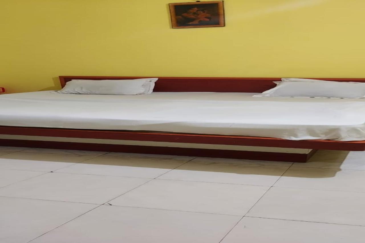 Spot On 73926 Hotel Anjanaa Purî Extérieur photo